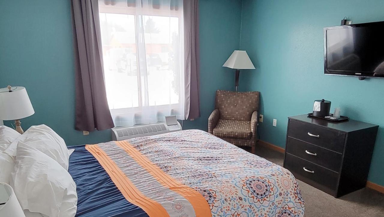 Double Room - Disability Access - Not Pet Friendly at Jasper Ridge Inn Ishpeming