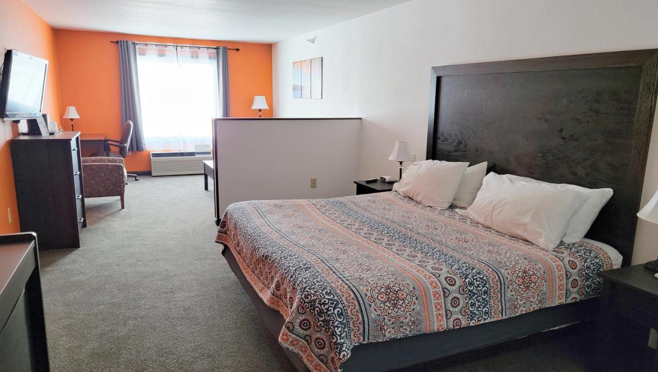 King Suite - Not Pet Friendly at Jasper Ridge Inn Ishpeming