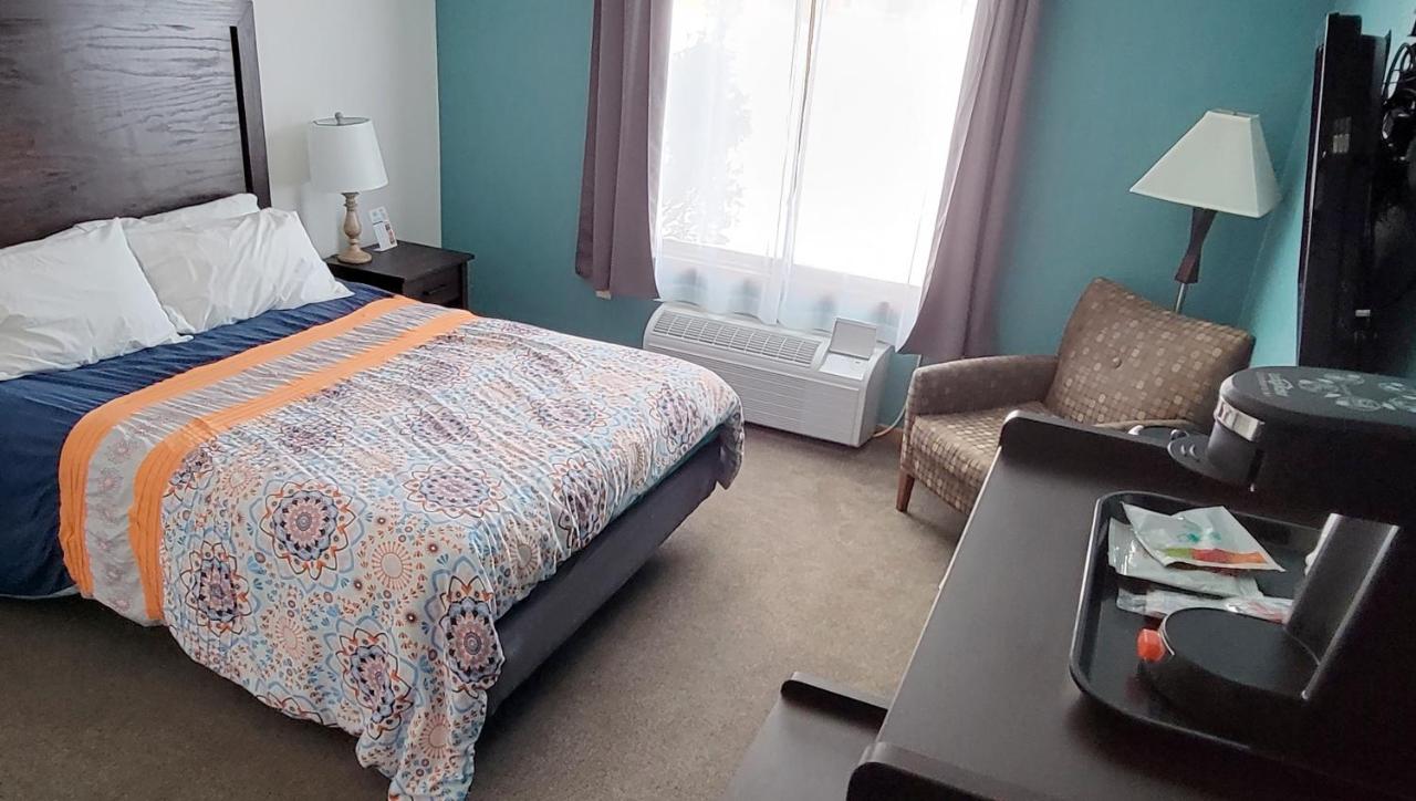 Double Room - Disability Access - Not Pet Friendly at Jasper Ridge Inn Ishpeming