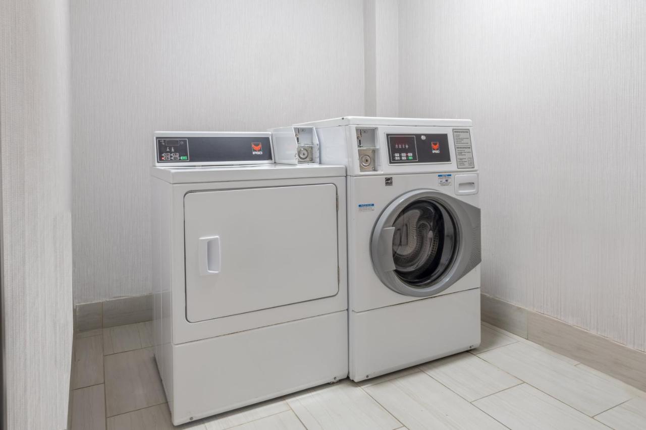 | Holiday Inn Express & Suites Dallas East - Fair Park, an IHG Hotel