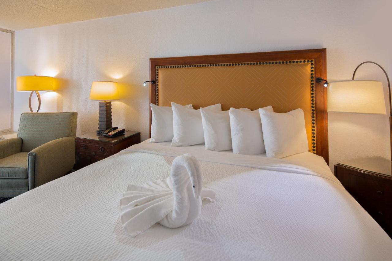  | Whispering Woods Hotel & Conference Center