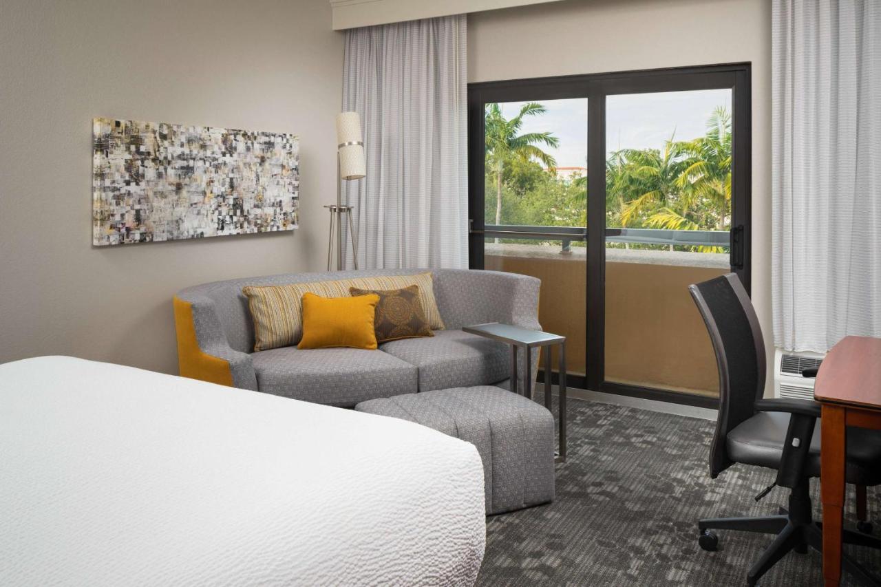 Guestroom King at Sonesta Select Miami Lakes