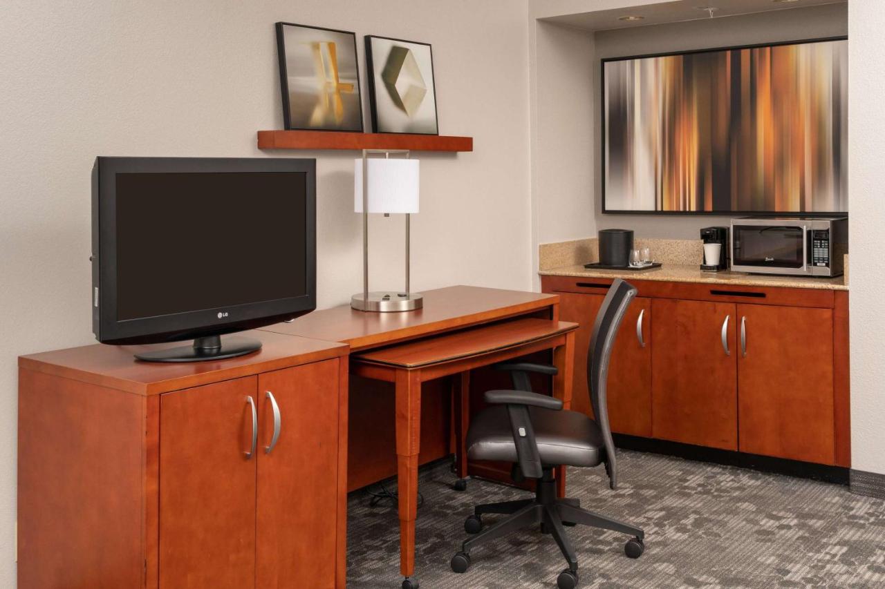 Mobility Accessible Guestroom Two Doubles Roll-In Shower at Sonesta Select Miami Lakes