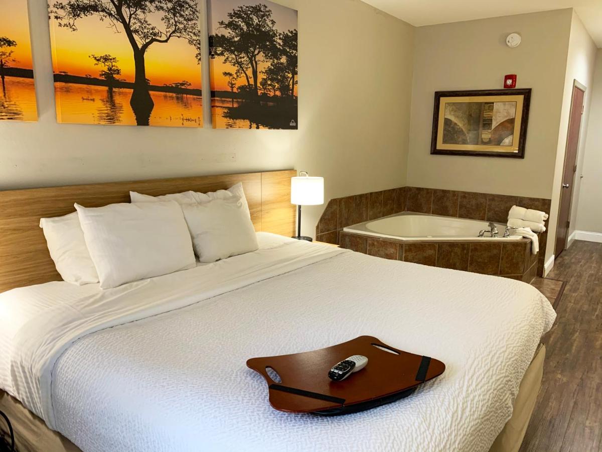 Deluxe Business King Room - Non-Smoking at Days Inn & Suites by Wyndham Cabot