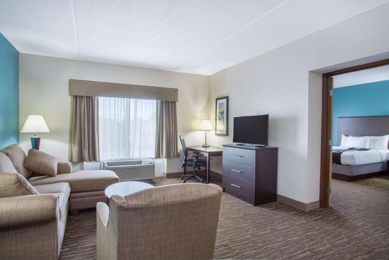 Queen Suite with Two Queen Beds and Sofabed - Non Smoking at Comfort Inn & Suites Sarasota I75