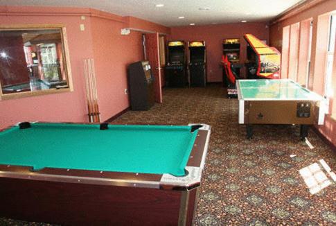 | Cabins of Mackinaw & Lodge