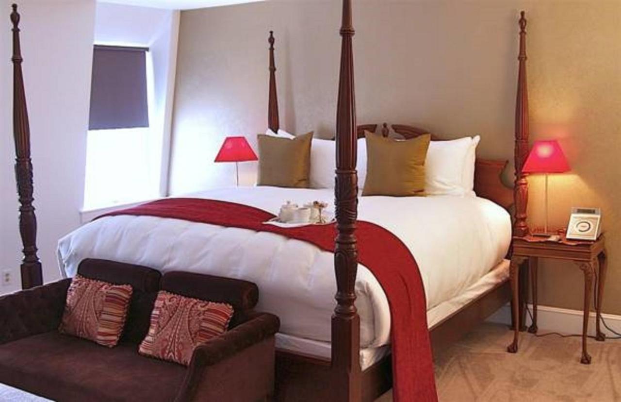| Relais Chateaux Camden Harbour Inn