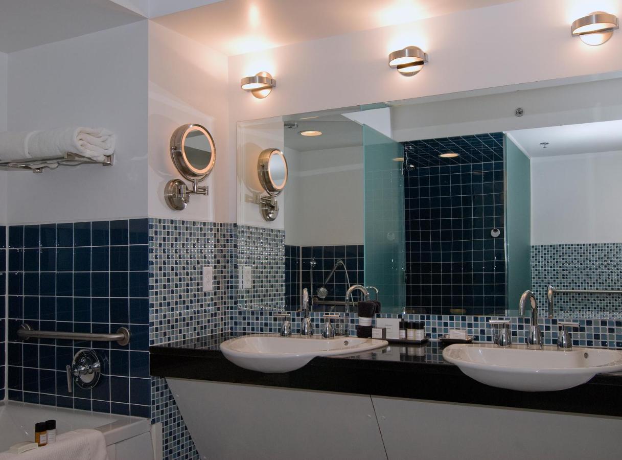 | Relais Chateaux Camden Harbour Inn