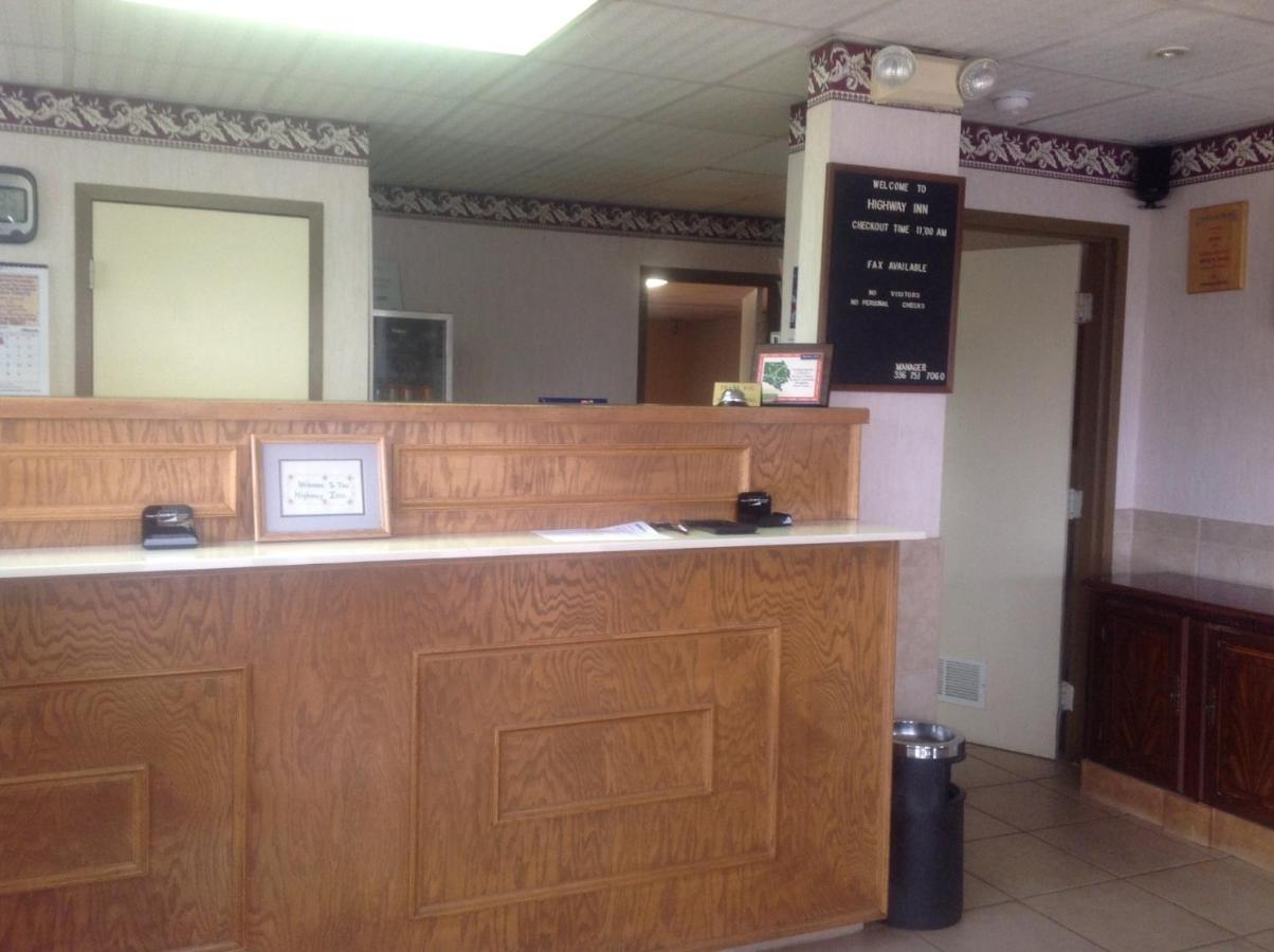 | HighWay Inn