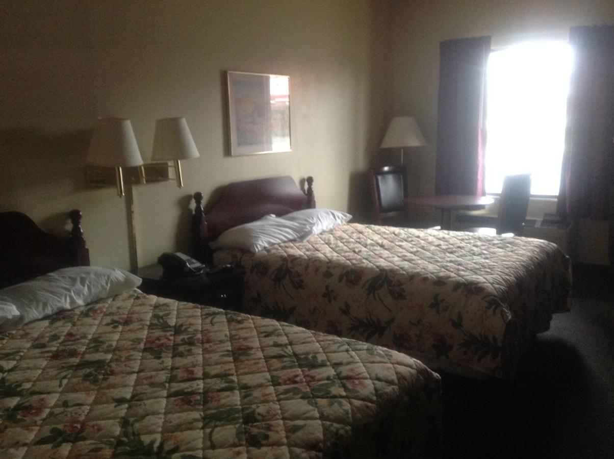 | HighWay Inn