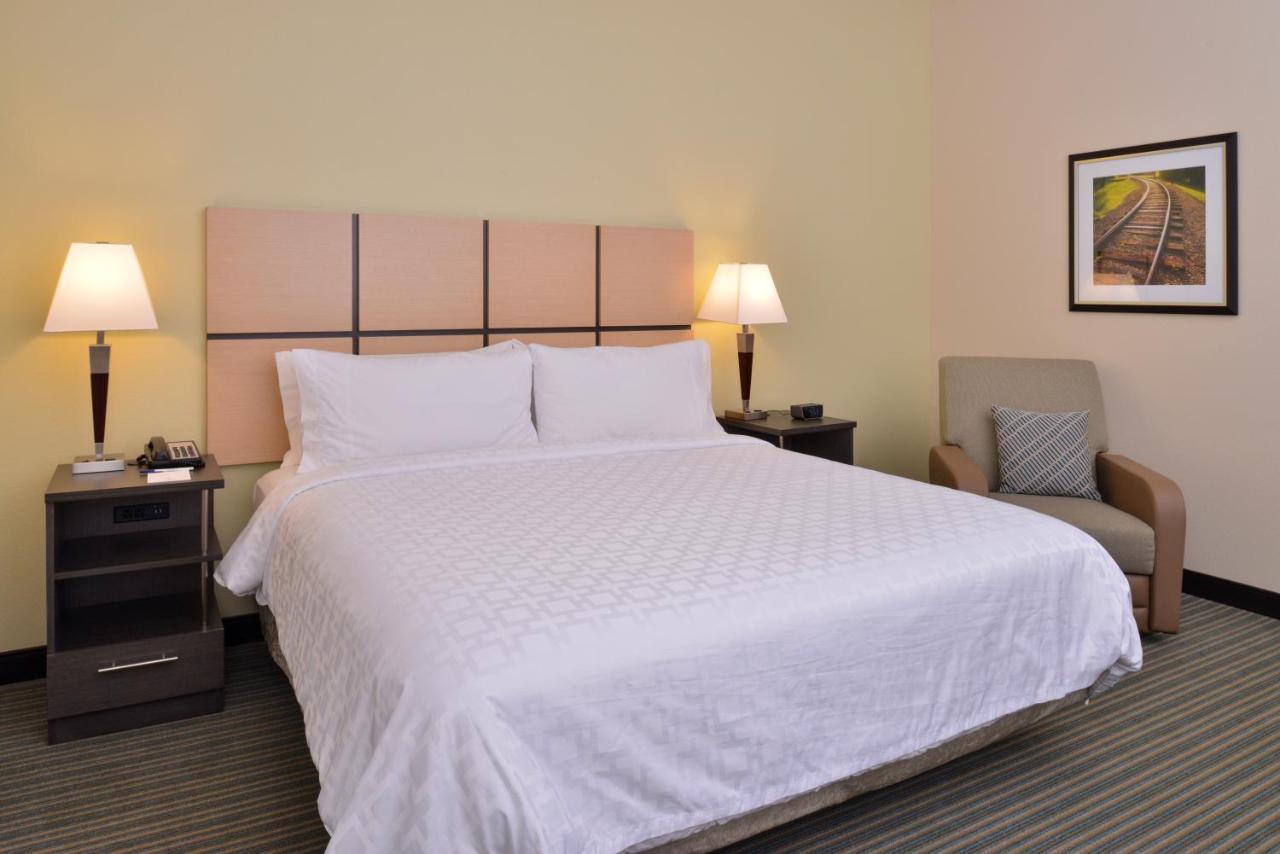 King Studio Suite with Hearing Accessible Tub at Candlewood Suites Austin Airport by IHG