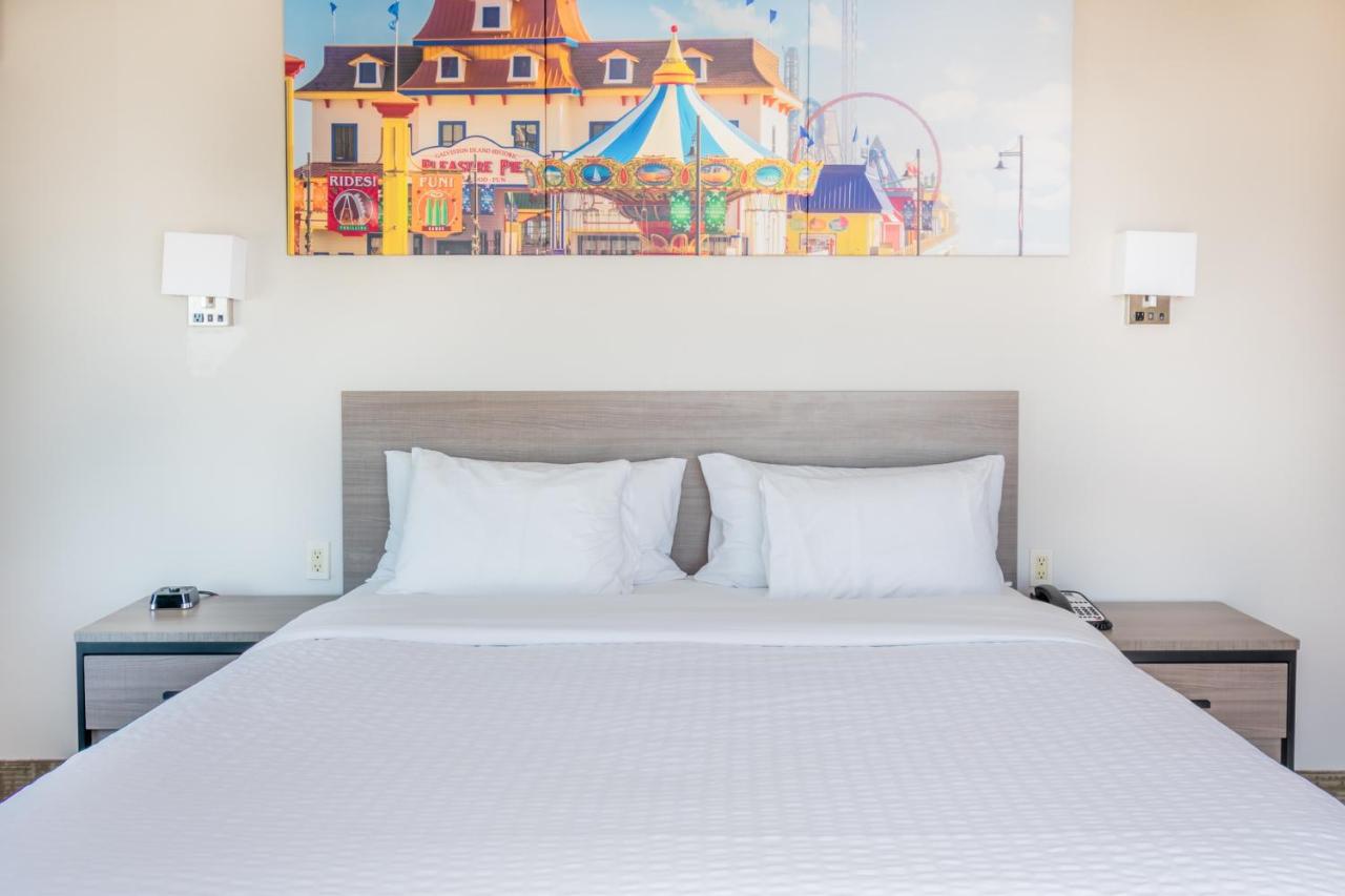 Accessible King Suite with Sofa Bed - Non Smoking at Clarion Pointe Galveston Seawall