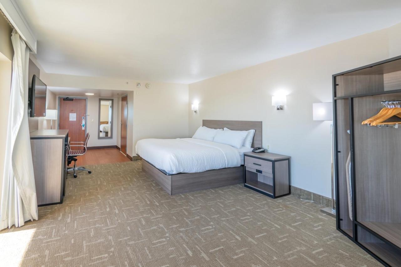 King Suite - Accessible/Non Smoking at Clarion Pointe Galveston Seawall