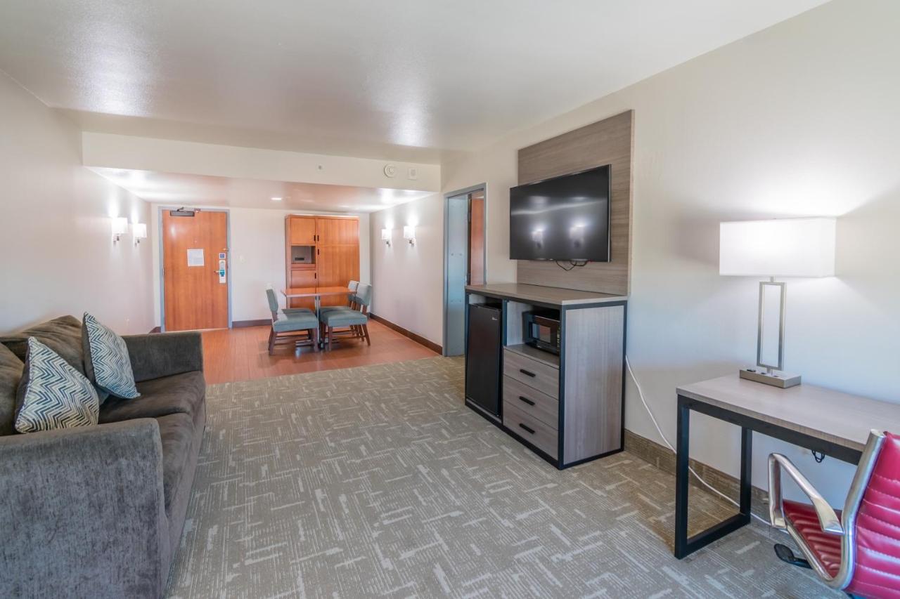 Accessible King Suite with Sofa Bed - Non Smoking at Clarion Pointe Galveston Seawall