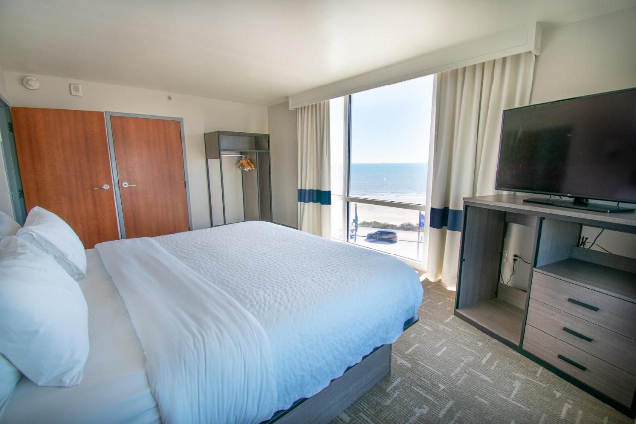 Accessible King Suite with Sofa Bed - Non Smoking at Clarion Pointe Galveston Seawall