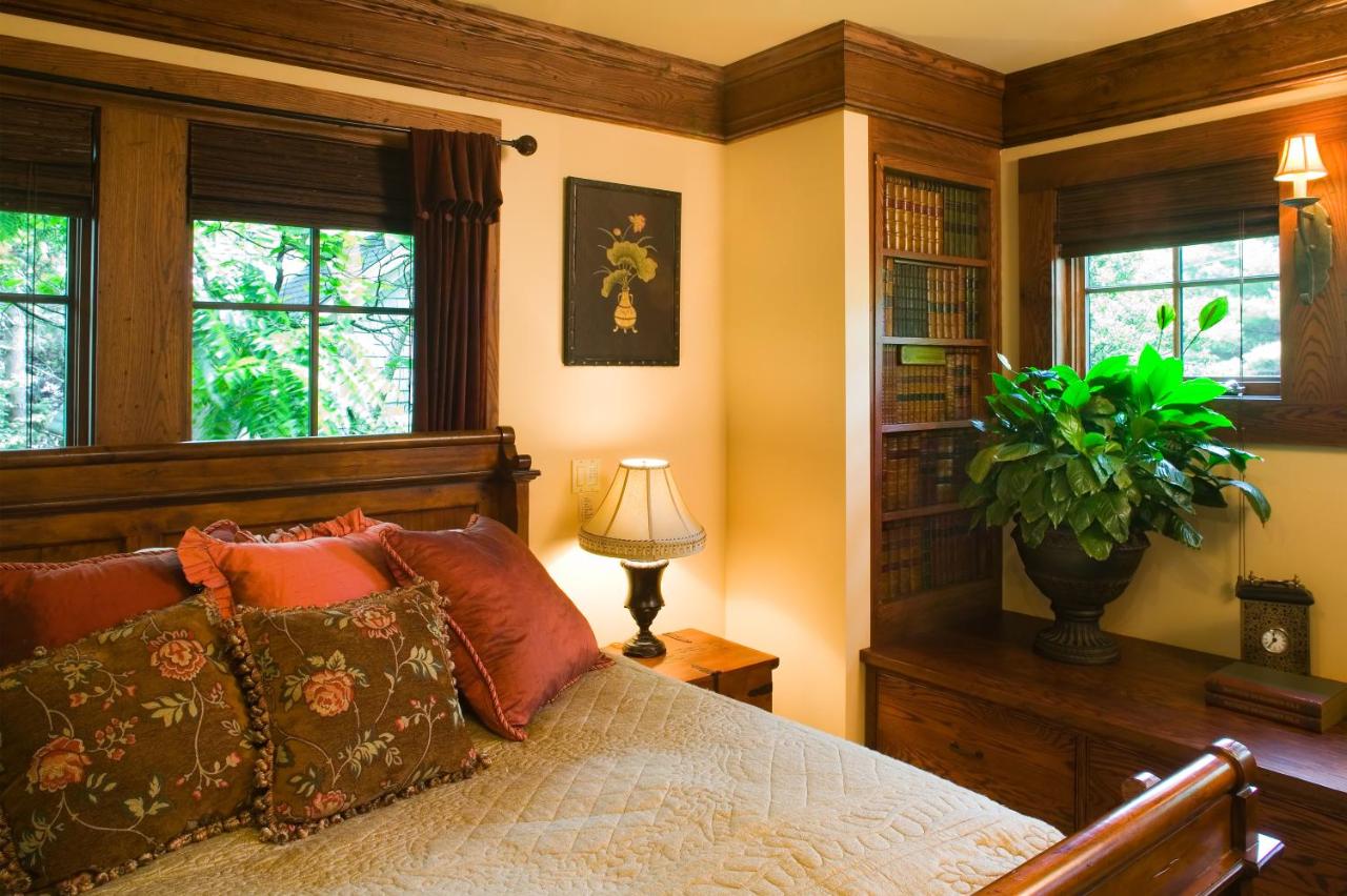 | 1900 Inn on Montford