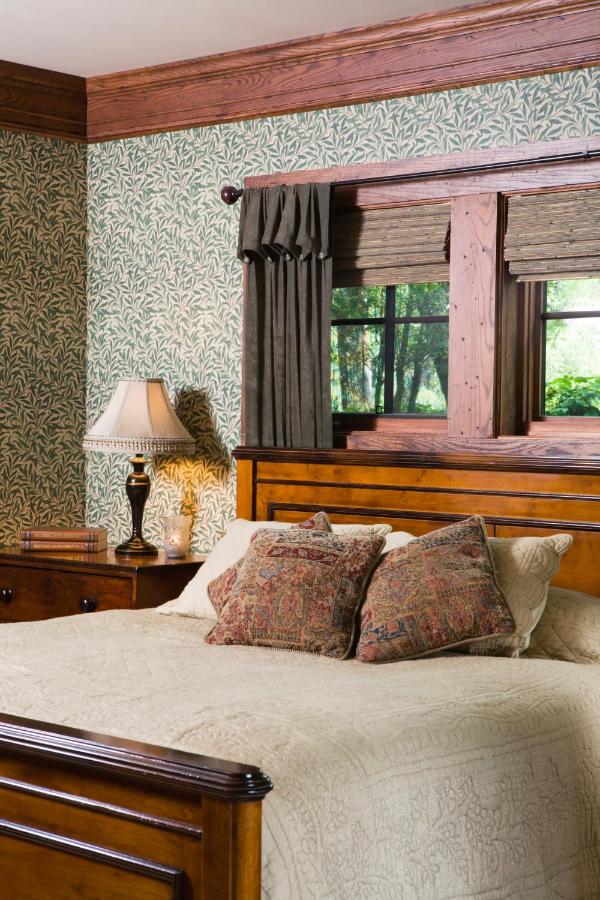 | 1900 Inn on Montford