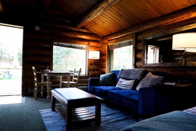 | Hope Alaska's Bear Creek Lodge