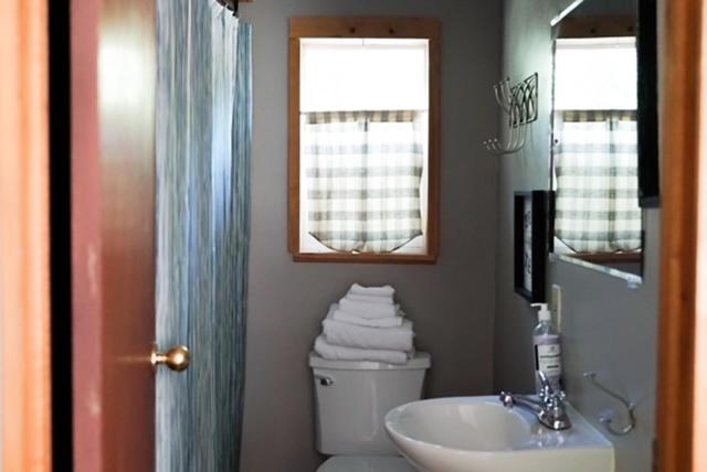 | Hope Alaska's Bear Creek Lodge