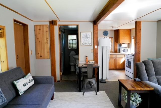 | Hope Alaska's Bear Creek Lodge