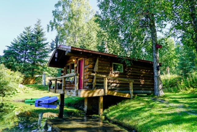 | Hope Alaska's Bear Creek Lodge