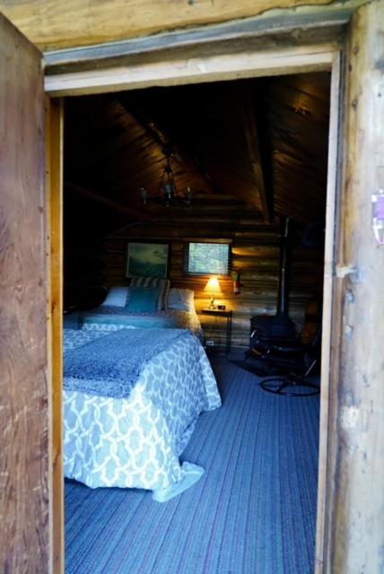 | Hope Alaska's Bear Creek Lodge