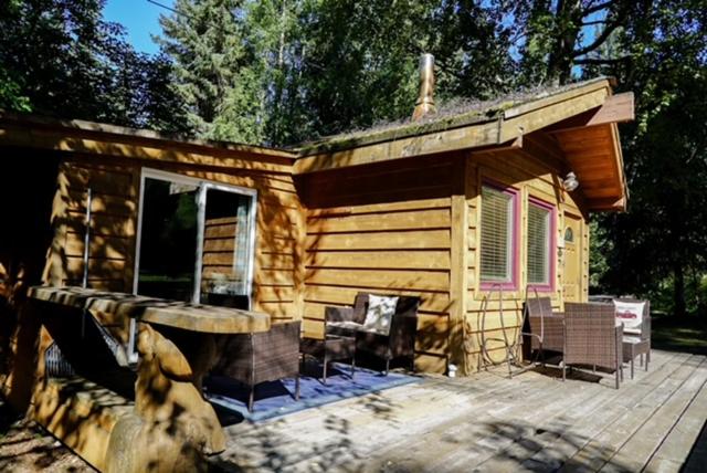 | Hope Alaska's Bear Creek Lodge