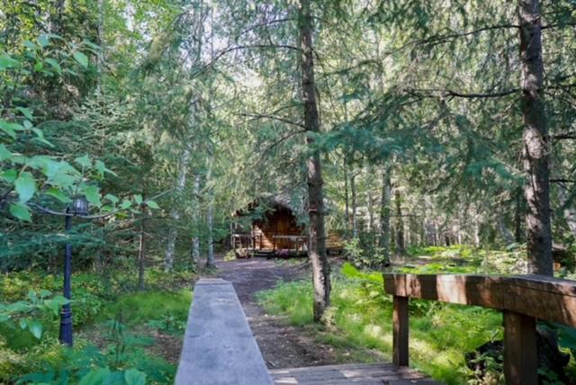 | Hope Alaska's Bear Creek Lodge