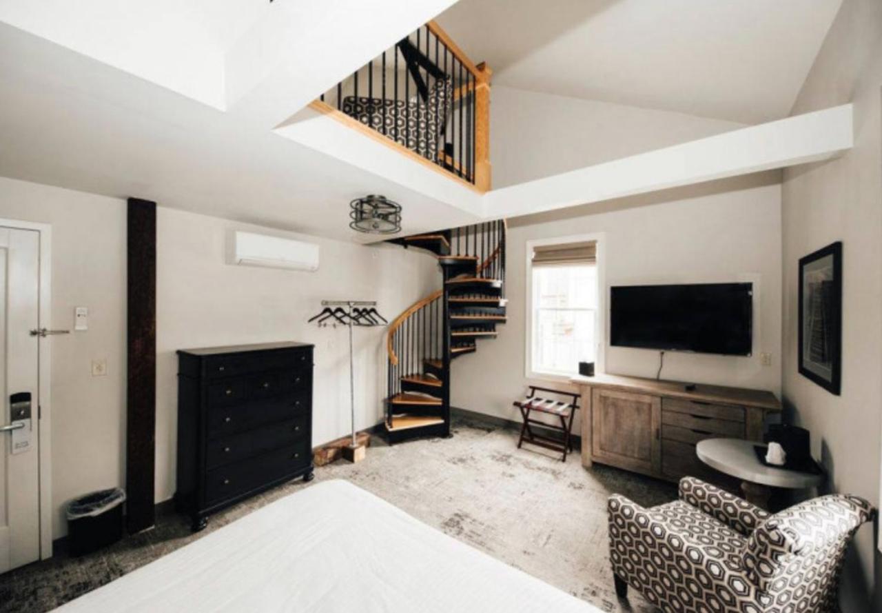 Queen Suite at The Railroad Inn