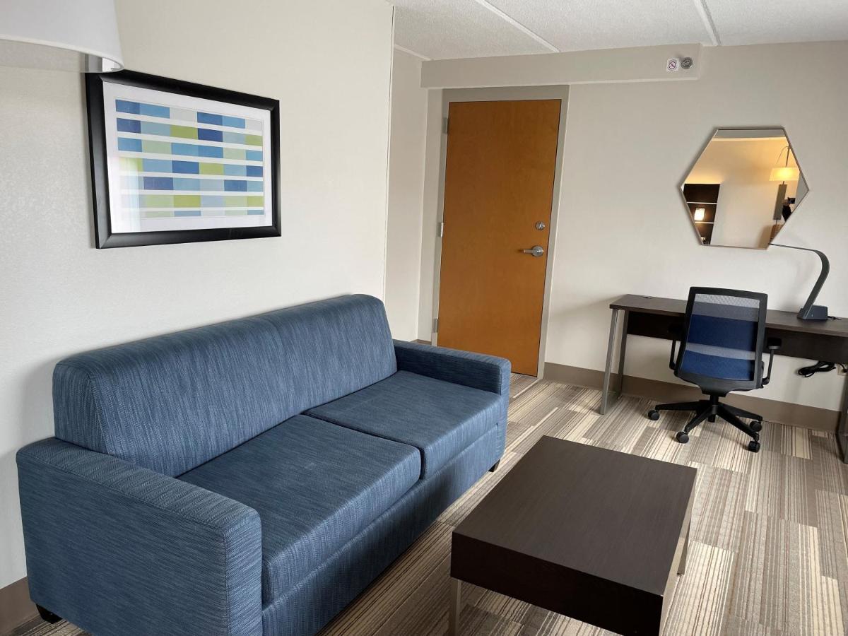 | Holiday Inn Express Hotel & Suites Bluffton at Hilton Head Area, an IHG Hotel