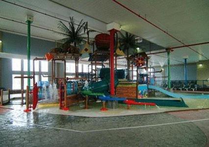 | Crown Choice Inn & Suites Lakeview and Waterpark