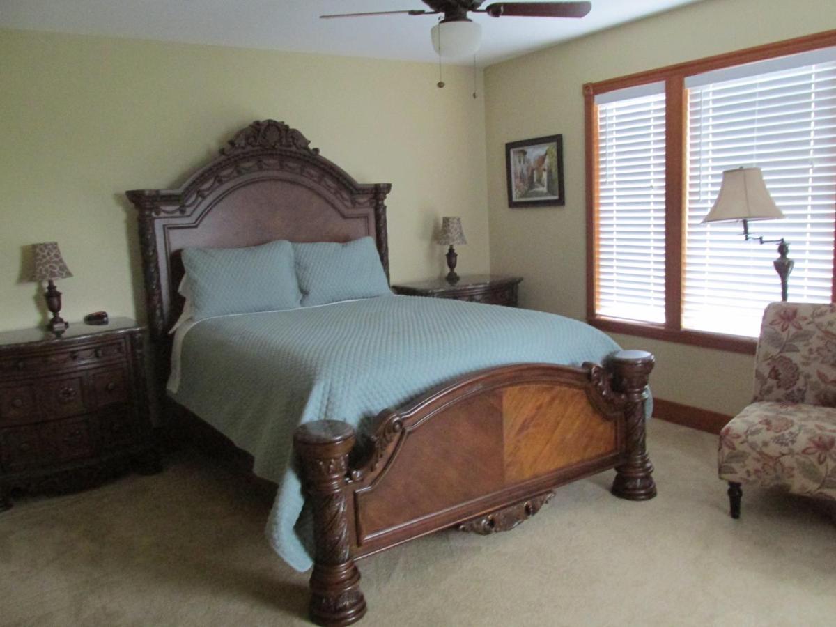 | Mansion Inn Lake Stevens