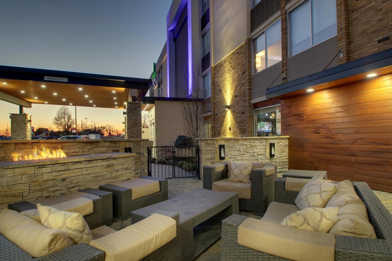 | Holiday Inn Express & Suites Wapakoneta, an IHG Hotel
