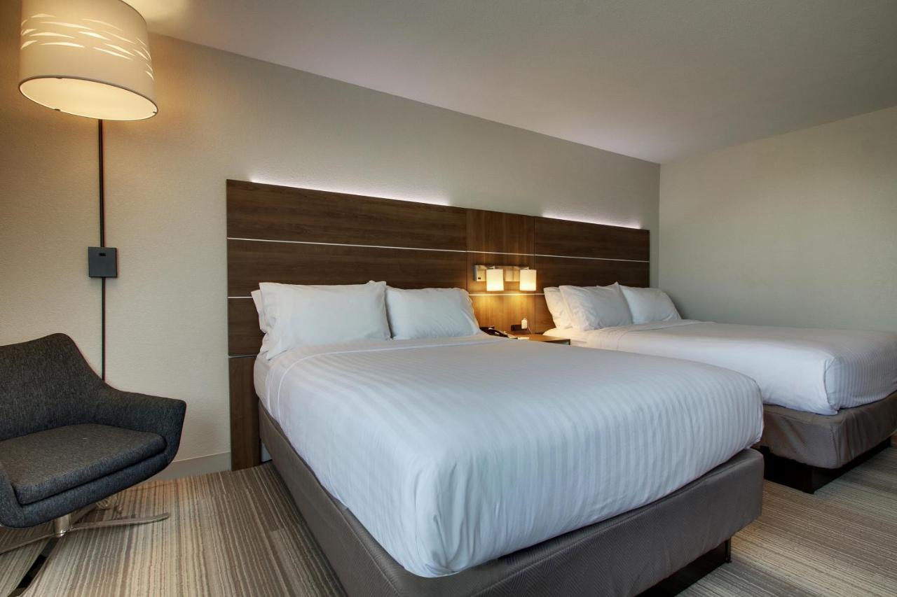 | Holiday Inn Express & Suites Wapakoneta, an IHG Hotel