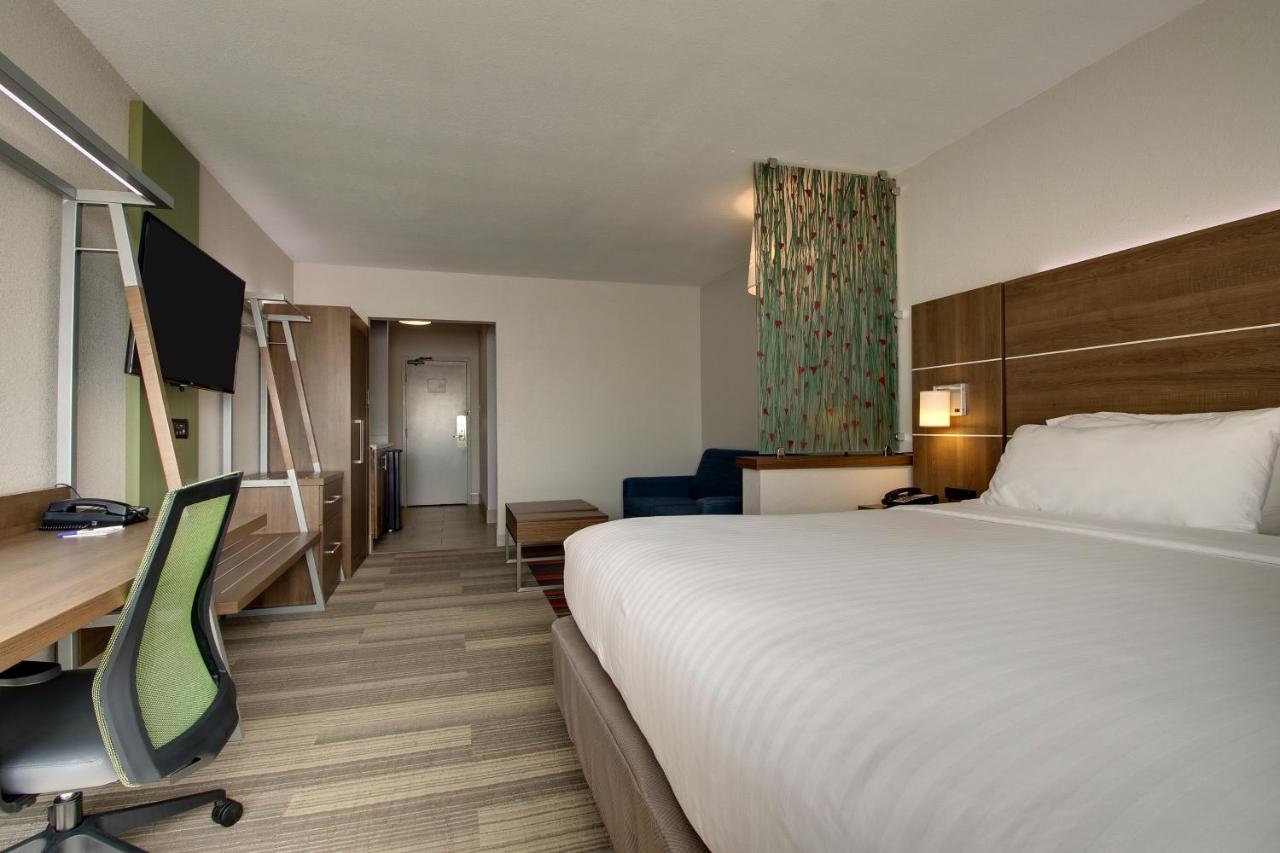 | Holiday Inn Express & Suites Wapakoneta, an IHG Hotel