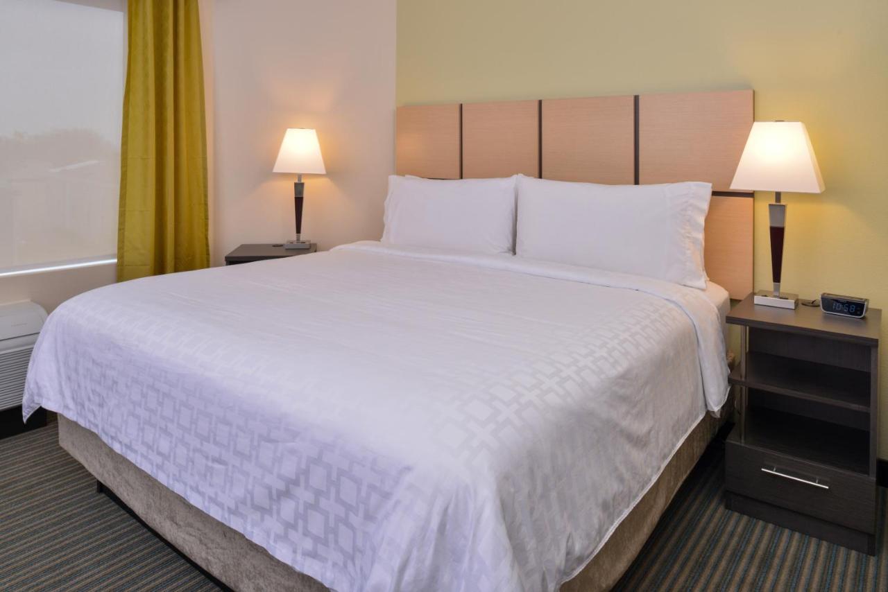 King Studio Suite with Hearing Accessible Tub at Candlewood Suites Austin Airport by IHG