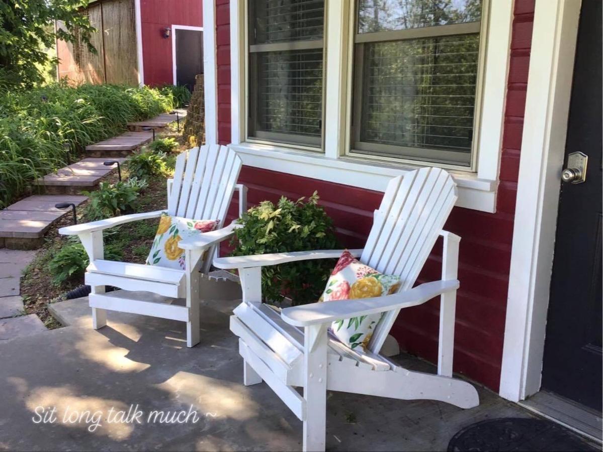 | Plain & Fancy Bed & Breakfast