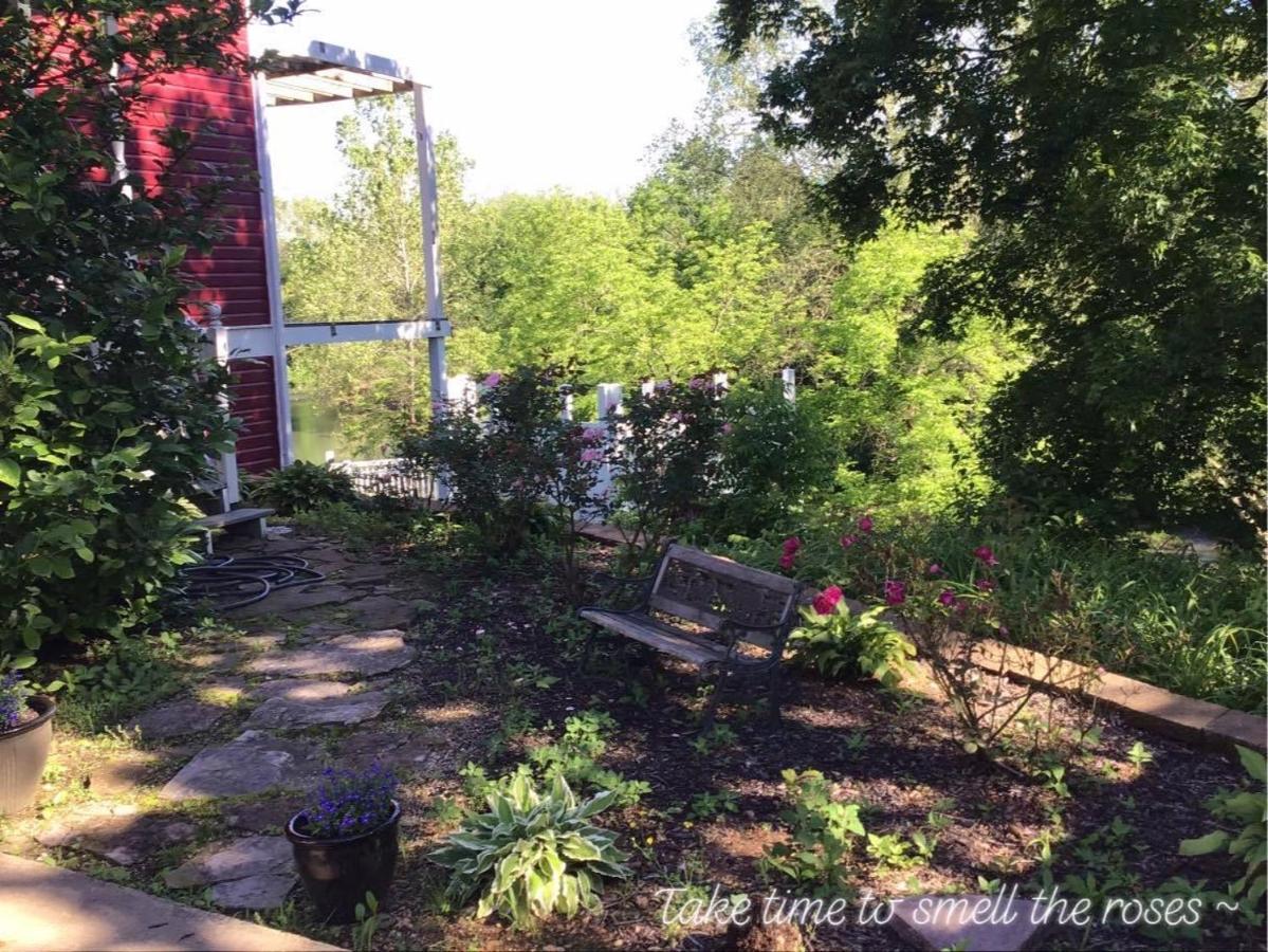 | Plain & Fancy Bed & Breakfast
