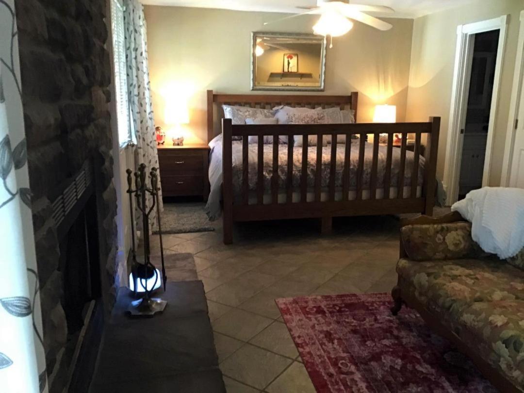 | Plain & Fancy Bed & Breakfast
