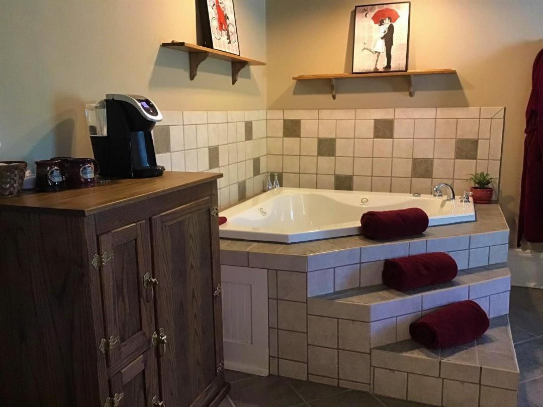 | Plain & Fancy Bed & Breakfast