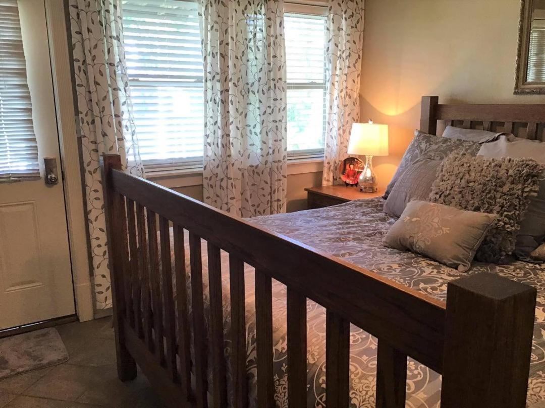 | Plain & Fancy Bed & Breakfast