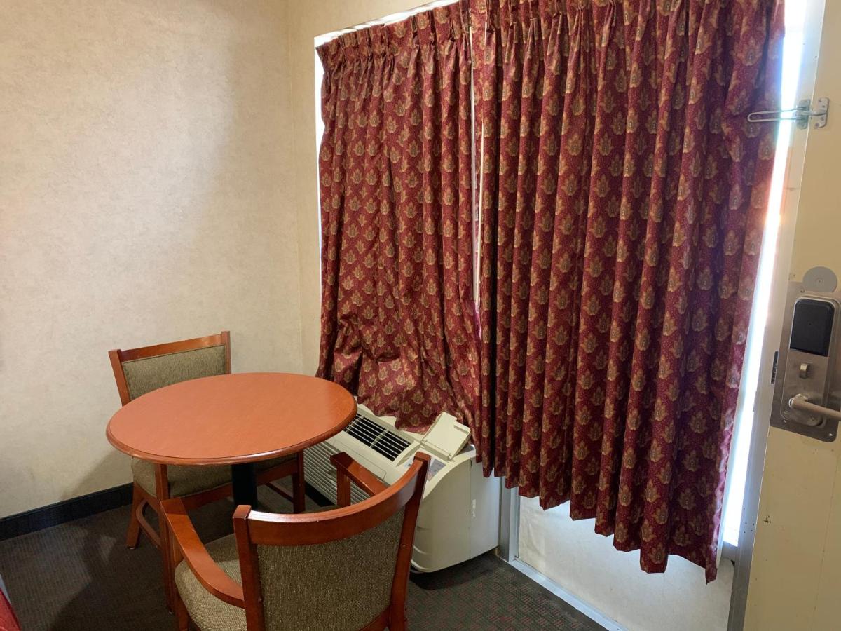 | Coachman's Inn Motel