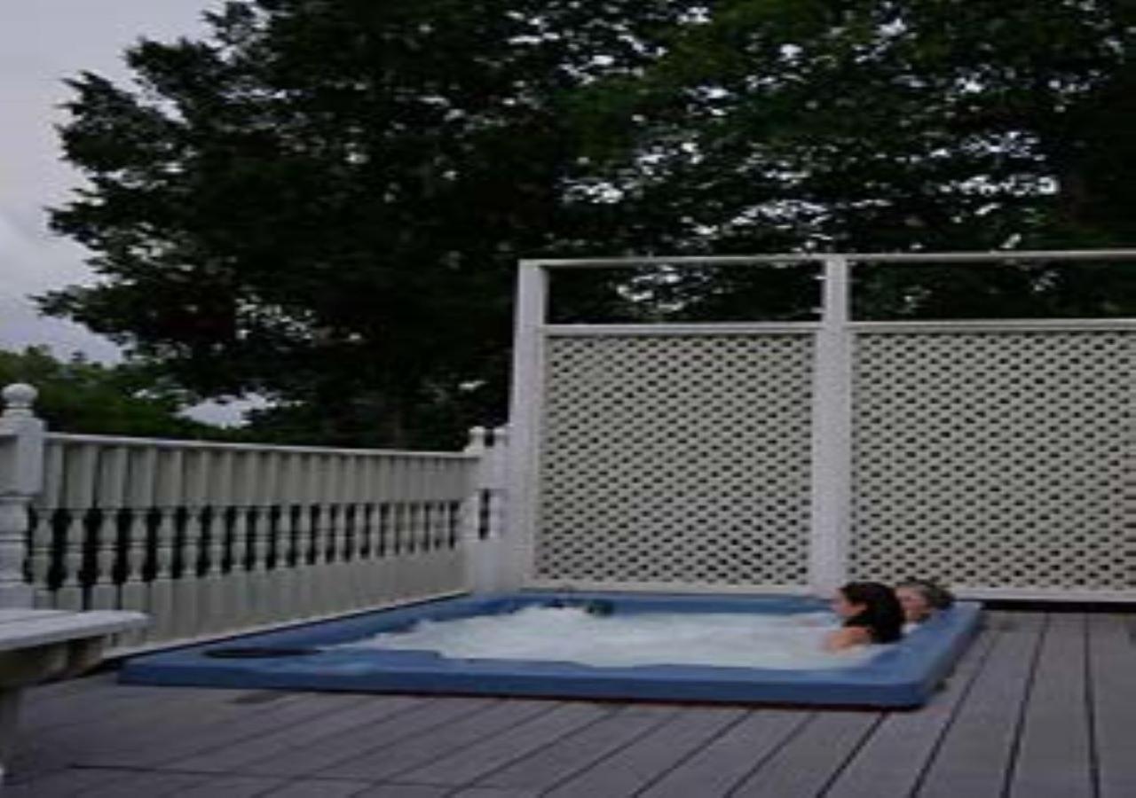| Plain & Fancy Bed & Breakfast