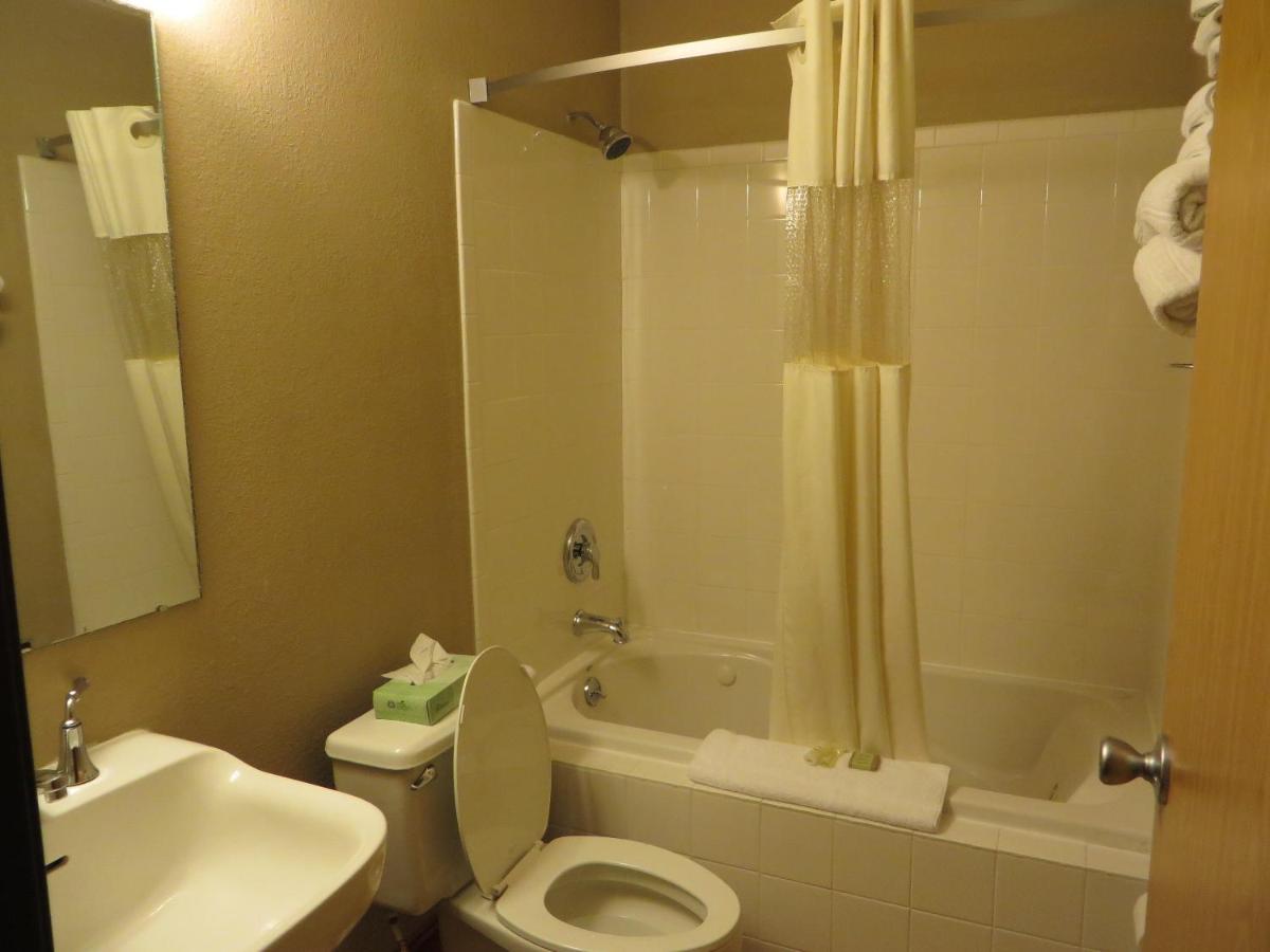 King Studio Suite - Non-Smoking at Super 8 by Wyndham Kenosha/Pleasant Prairie