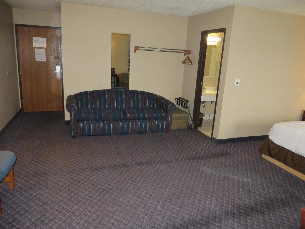 King Studio Suite - Non-Smoking at Super 8 by Wyndham Kenosha/Pleasant Prairie