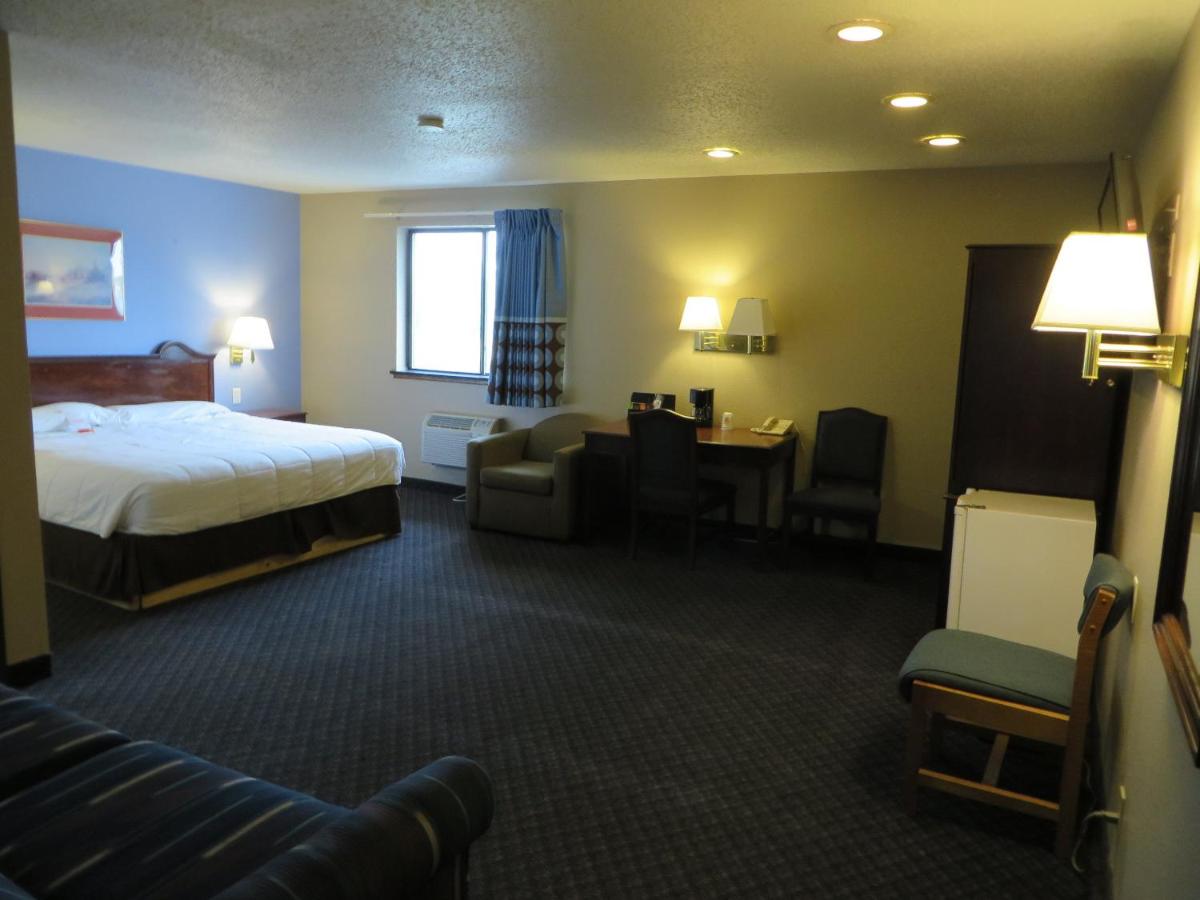 King Studio Suite - Non-Smoking at Super 8 by Wyndham Kenosha/Pleasant Prairie