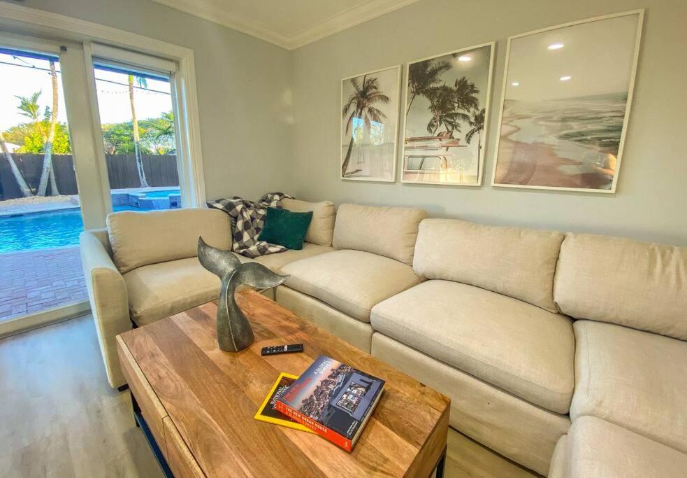| 5BR Pool+Ping Pong+Gazebo+BBQ+AirHockey -Sleeps 17