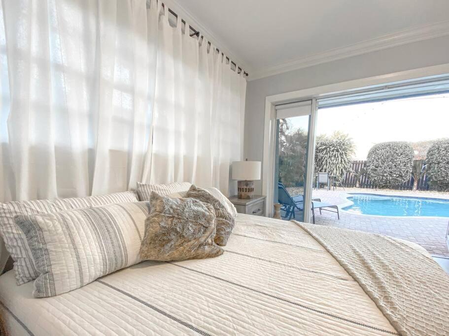 | 5BR Pool+Ping Pong+Gazebo+BBQ+AirHockey -Sleeps 17