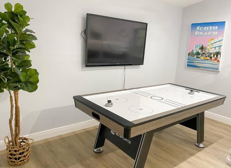 | 5BR Pool+Ping Pong+Gazebo+BBQ+AirHockey -Sleeps 17