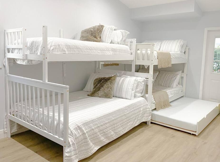 | 5BR Pool+Ping Pong+Gazebo+BBQ+AirHockey -Sleeps 17